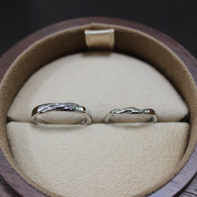 【COLANY(コラニー)の口コミ】 デザインもシンプルで飽きのこなさそうなデザインだったので良かった。
指…