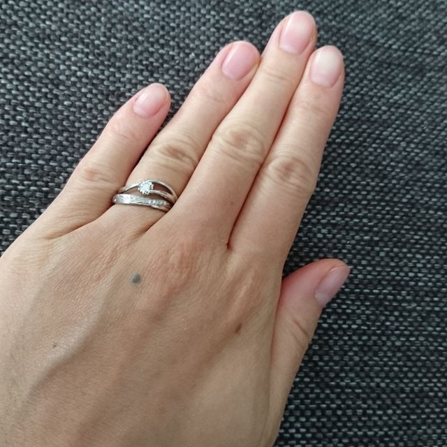 【JEWELRY  KAMATA(ジュエリーかまた)の口コミ】 マリッジリングは二人の思い出のマークを入れたい
という希望があり、その…