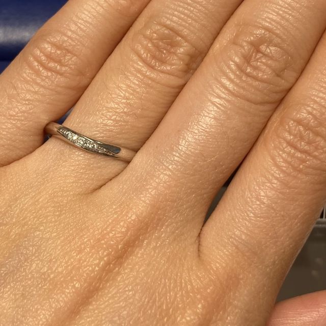 【銀座ダイヤモンドシライシの口コミ】 デザインが本当に多くって、たくさんの種類の中から選ぶのが大変でした。…