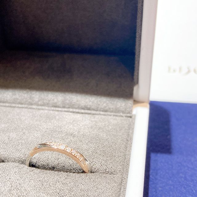 【BLOOM(ブルーム)の口コミ】 コンビネーションのデザインがとてもかわいかった！
曲線がなめらかで指が…