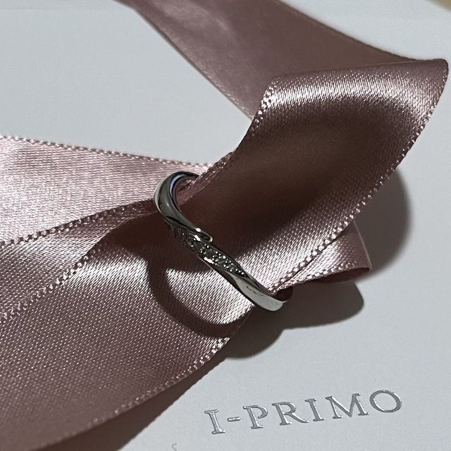 【アイプリモ(I-PRIMO)の口コミ】 シンプルかつ少し可愛さもあるウェーブの結婚指輪を探していました。色々…
