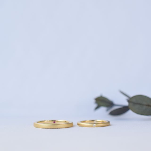 【CRAFY(クラフィ)の口コミ】 自由にデザイン、素材、表面加工などを選べることと価格で選びました。
石…