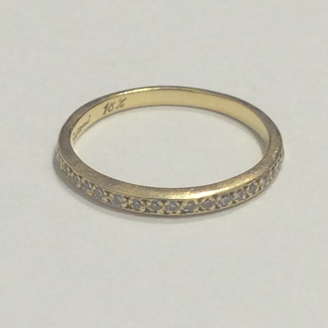 【Satomi Kawakita Jewelryの口コミ】 華奢なデザインで普段から着けられるもの、結婚指輪とも重ねづけが出来る…