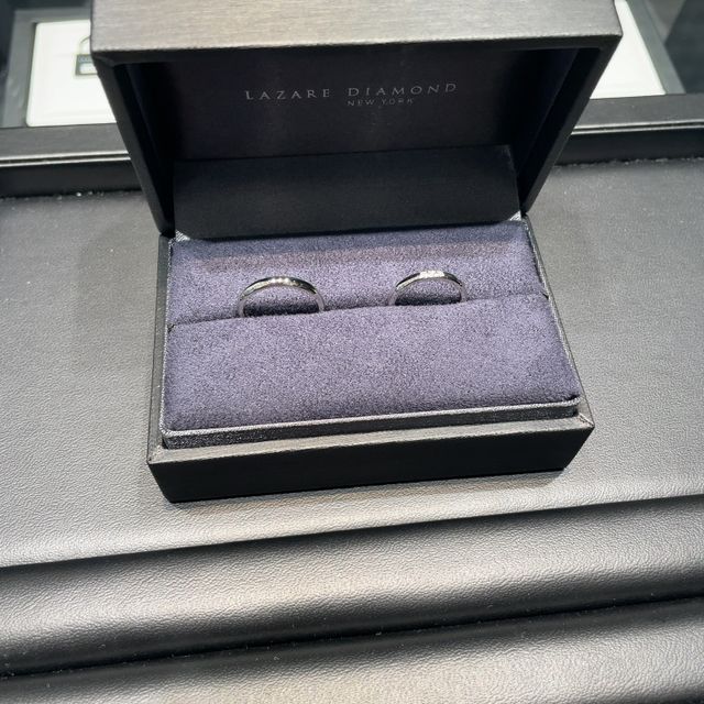 【ラザール ダイヤモンド(LAZARE DIAMOND)の口コミ】 長く着けるものなのでシンプルででも少しダイヤが入っているデザインを探…