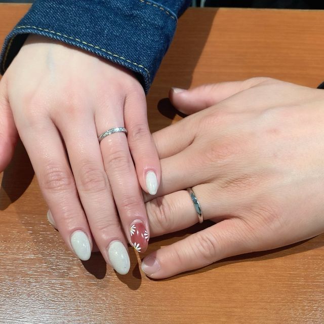 【ROYAL ASSCHER(ロイヤル・アッシャー)の口コミ】 ダイヤモンドの輝き。
指が綺麗に見えるデザイン。
プラチナ950で限りなく…