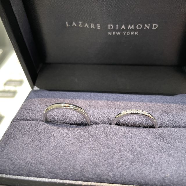 【ラザール ダイヤモンド(LAZARE DIAMOND)の口コミ】 デザインにとても魅力を感じました。
また、接客がとても良かったので気持…