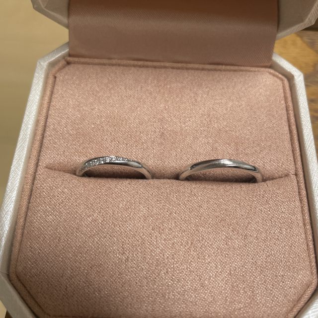 【TRECENTI(トレセンテ)の口コミ】 斜めに入っているダイヤの加工が好みでした。仕事の性質上、あまり派手な…