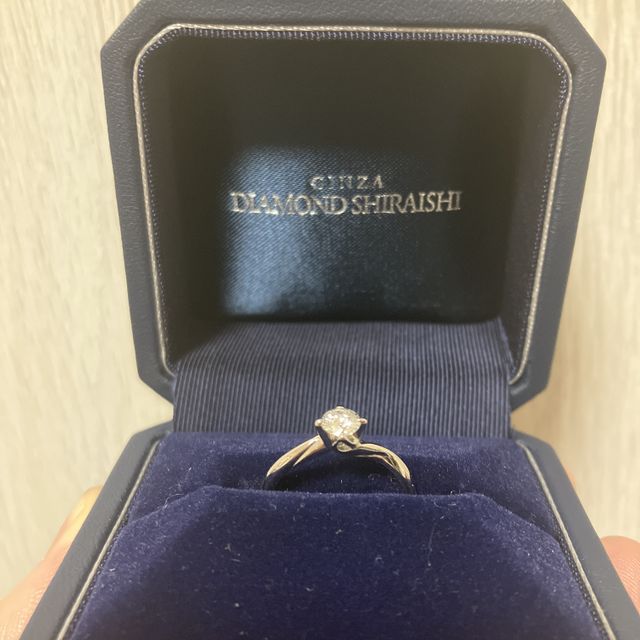 【銀座ダイヤモンドシライシの口コミ】 ダイヤモンドの輝きに一目惚れし、彼に買ってもらいました。当日は彼が色…