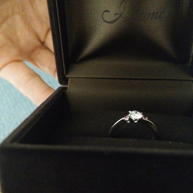 【I's stone(アイズストーン)の口コミ】 初めはメレダイヤの入ったデザインを探していたのですが、だんだんピンク…