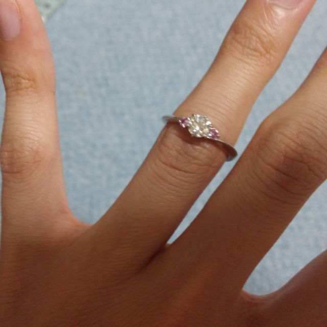 【I's stone(アイズストーン)の口コミ】 初めはメレダイヤの入ったデザインを探していたのですが、だんだんピンク…