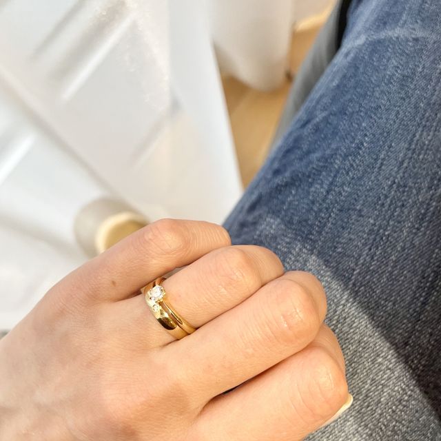 【BRILLIANCE+(ブリリアンスプラス)の口コミ】 私はゴールドが欲しく、主人はプラチナで平打ちタイプが欲しいと思ってい…