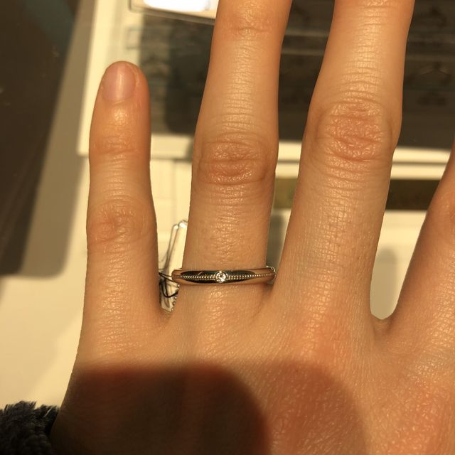 【銀座ダイヤモンドシライシの口コミ】 シンプルでかわいいデザインが多い。シンプルな中でも、メレダイヤが５石…