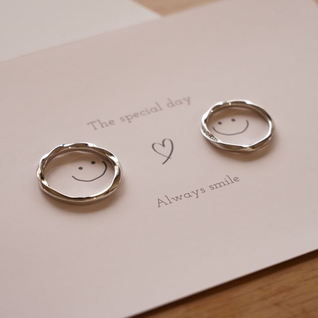 【YUKA HOJO(ユカホウジョウ)の口コミ】 普段からつけやすい婚約指輪を探していました。
そのため、

□縦爪であり…