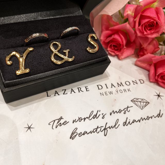 【ラザール ダイヤモンド(LAZARE DIAMOND)の口コミ】 デザインはウェーブで、ダイヤモンドの輝きに惹かれて購入しました。屋内…