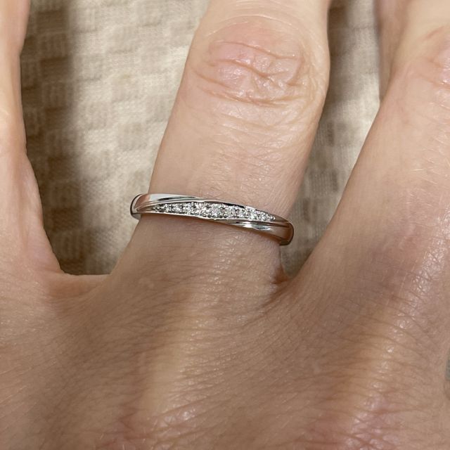 【4℃ BRIDAL(ヨンドシーブライダル)の口コミ】 プラチナであること。ダイヤの数。ダイヤの並べ方とデザイン。指輪の太さ…