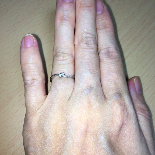 【ジュエリーツツミ(JEWELRY TSUTSUMI)の口コミ】 夫が私の誕生日にサプライズでプロポーズしてくれた時にもらった物なので…