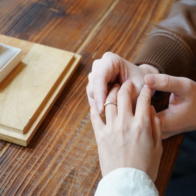 【THREE TREES(スリーツリーズ)の口コミ】 世界に一つしかない手作り指輪の製作ができるところ。
また、お店の雰囲気…