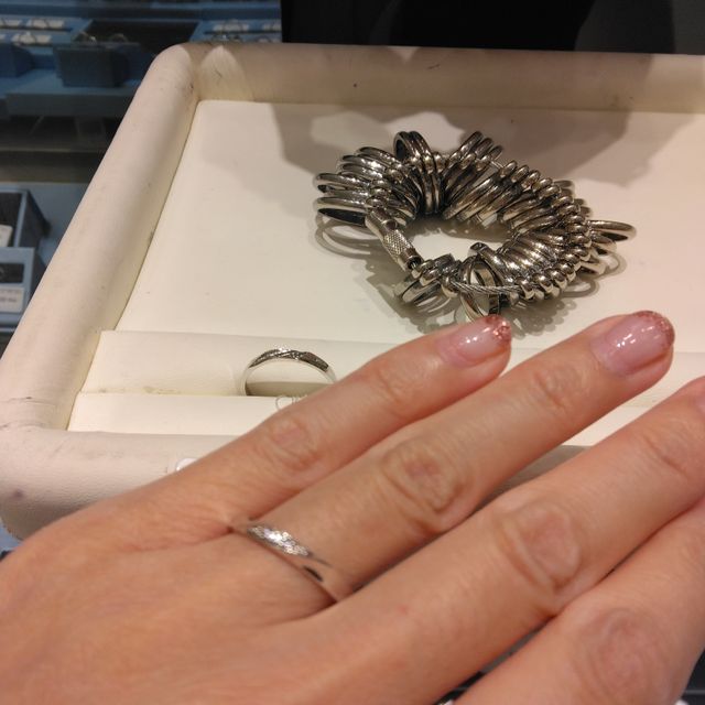 【Tis(ティス)の口コミ】 シンプルで日常生活に溶け込む大人のデザインです。
とても上品でさりげな…