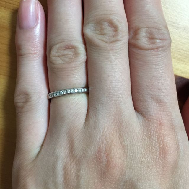 【ティファニー(Tiffany & Co.)の口コミ】 昔からティファニーの結婚指輪にずっと憧れていました。
プラチナのハーフ…