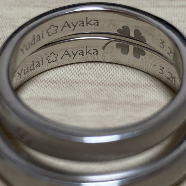 【鶴(mikoto)の口コミ】 他の人と被りたくなくて、シンプルだけど2人のこだわりがつまった指輪を探…