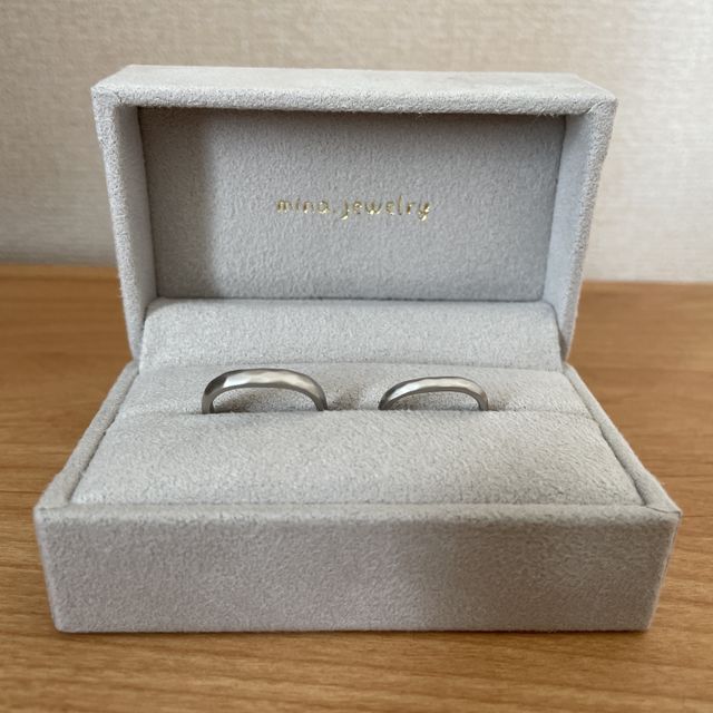 【mina.jewelry(ミナジュエリー)の口コミ】 まずシルエットが四角タイプで珍しいということや、指の形に合ってるとい…