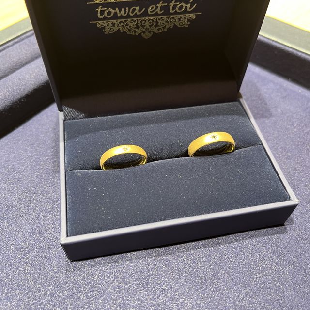 【towa et toi(トワエトワ)の口コミ】 指輪のマットな材質とダイヤモンドとブラックダイヤモンドが入っていて、…