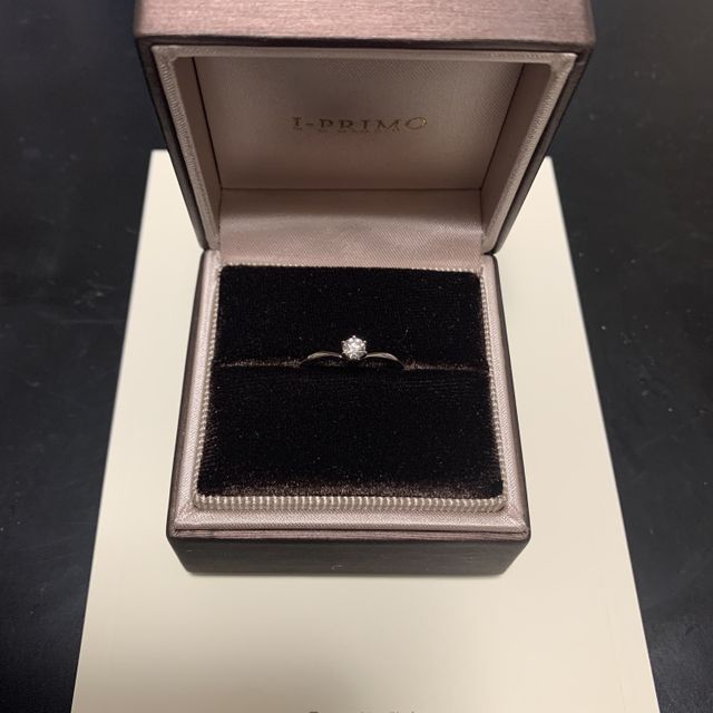 【アイプリモ(I-PRIMO)の口コミ】 私は指が太く短いのがコンプレックスなので、指が細く見える形状のリング…