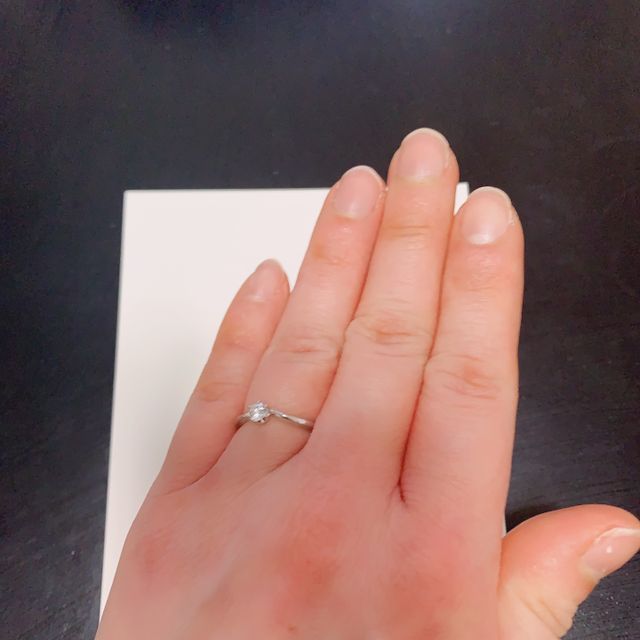 【アイプリモ(I-PRIMO)の口コミ】 私は指が太く短いのがコンプレックスなので、指が細く見える形状のリング…