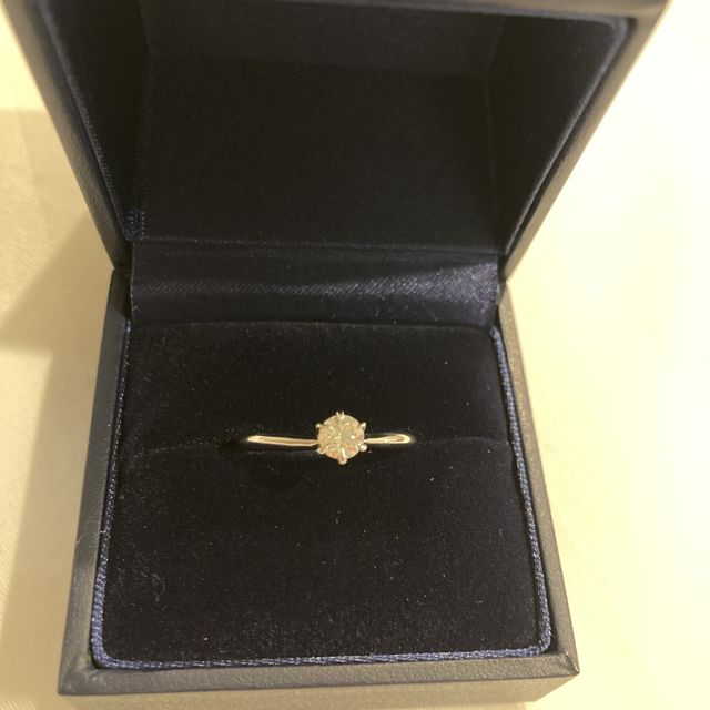 【銀座ダイヤモンドシライシの口コミ】 プレゼントする相手の肌感が白かったため、プラチナでシンプルなデザイン…