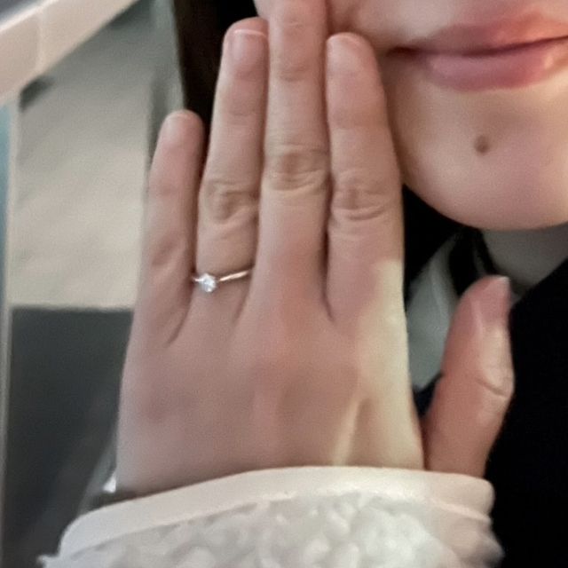 【銀座ダイヤモンドシライシの口コミ】 プレゼントする相手の肌感が白かったため、プラチナでシンプルなデザイン…