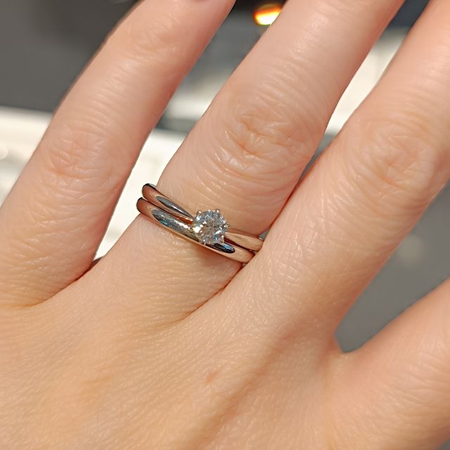 【銀座ダイヤモンドシライシの口コミ】 全方向からダイヤモンドの輝きを感じることができました。説明も丁寧にし…