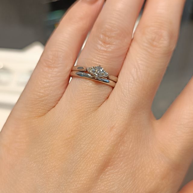 【銀座ダイヤモンドシライシの口コミ】 全方向からダイヤモンドの輝きを感じることができました。説明も丁寧にし…