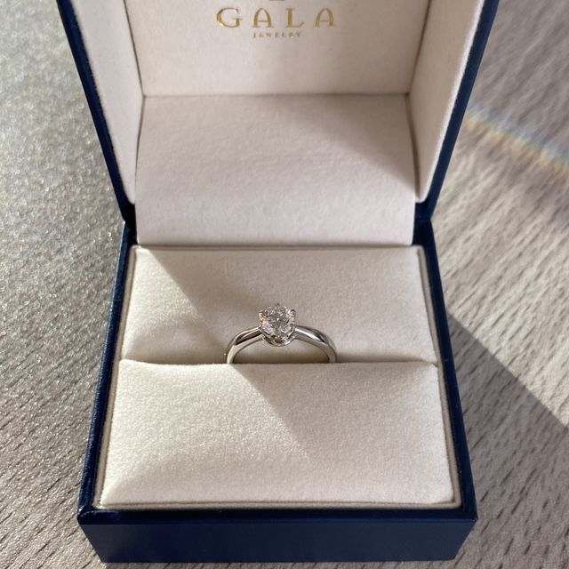【GALA JEWELRY(ガラジュエリー)の口コミ】 シンプルで飽きのこないデザインが決め手でした。爪は6つで、でっぱり（縦…