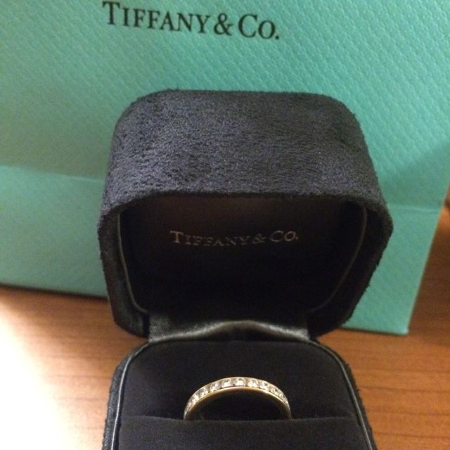 【ティファニー(Tiffany & Co.)の口コミ】 エンゲージリングとの重ね付けをする予定だったので、エンゲージリングと…
