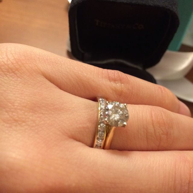 【ティファニー(Tiffany & Co.)の口コミ】 エンゲージリングとの重ね付けをする予定だったので、エンゲージリングと…
