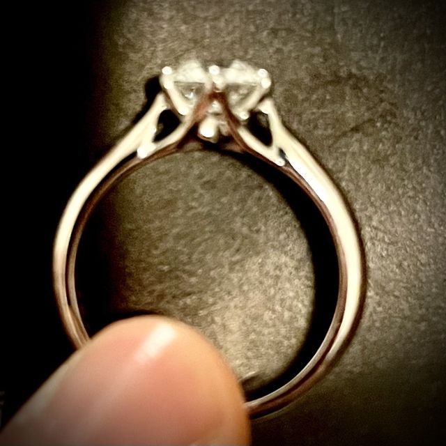 【宝寿堂(ほうじゅどう)の口コミ】 ・ダイヤモンドの大きさが0.5ct以上のものを探していました。こちらは0.6c…