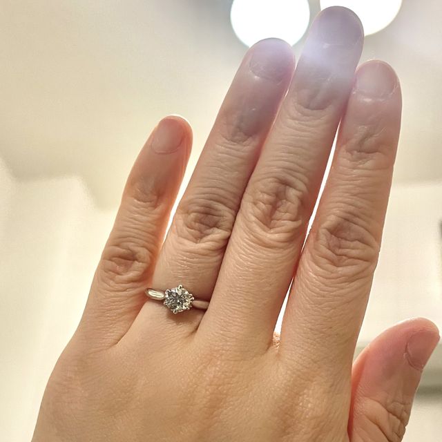 【宝寿堂(ほうじゅどう)の口コミ】 ・ダイヤモンドの大きさが0.5ct以上のものを探していました。こちらは0.6c…