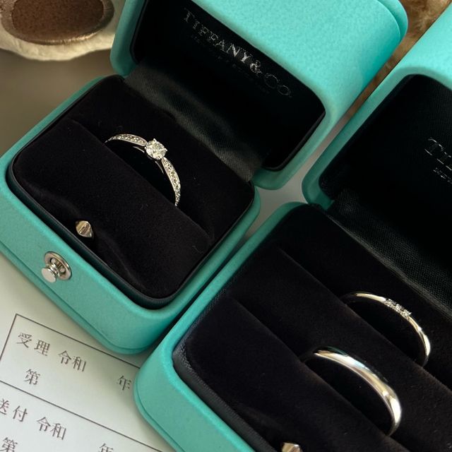【ティファニー(Tiffany & Co.)の口コミ】 婚約指輪:ダイヤが多いものがよく、また、ダイヤの高さが低いので邪魔にな…