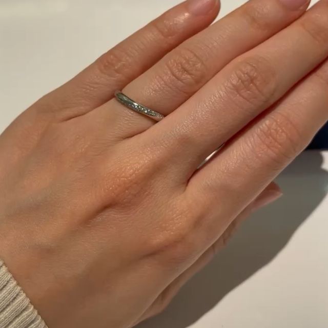 【4℃ BRIDAL(ヨンドシーブライダル)の口コミ】 結婚指輪には少し控えめなものを希望していました。初めはダイヤなしも考…