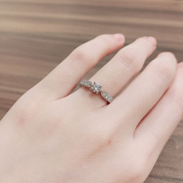 【エクセルコダイヤモンド(EXELCO DIAMOND)の口コミ】 パヴェタイプの婚約指輪が欲しくて
ブランドよりデザイン重視で探していま…