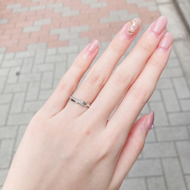 【エクセルコダイヤモンド(EXELCO DIAMOND)の口コミ】 シンプルなデザインより、少しダイヤが入った結婚指輪を探しており
婚約指…