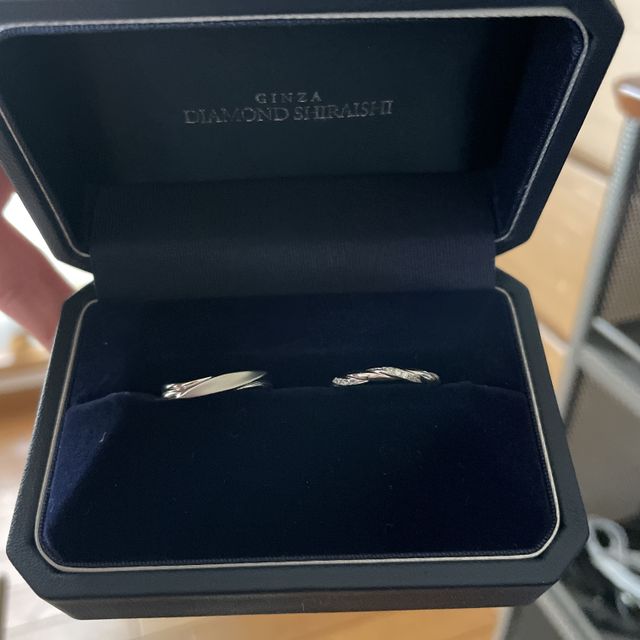 【銀座ダイヤモンドシライシの口コミ】 いくつか指を試して斜めのデザインがオススメですよと言ってくれたのでそ…