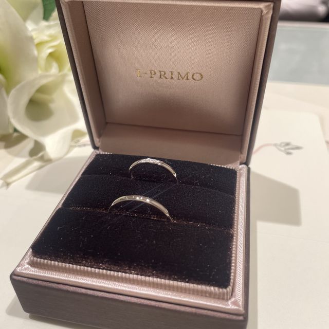 【アイプリモ(I-PRIMO)の口コミ】 ・指輪のデザインについて
シンプルで、ダイヤが少し入っているデザインが…
