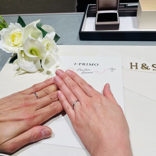 【アイプリモ(I-PRIMO)の口コミ】 ・指輪のデザインについて
シンプルで、ダイヤが少し入っているデザインが…