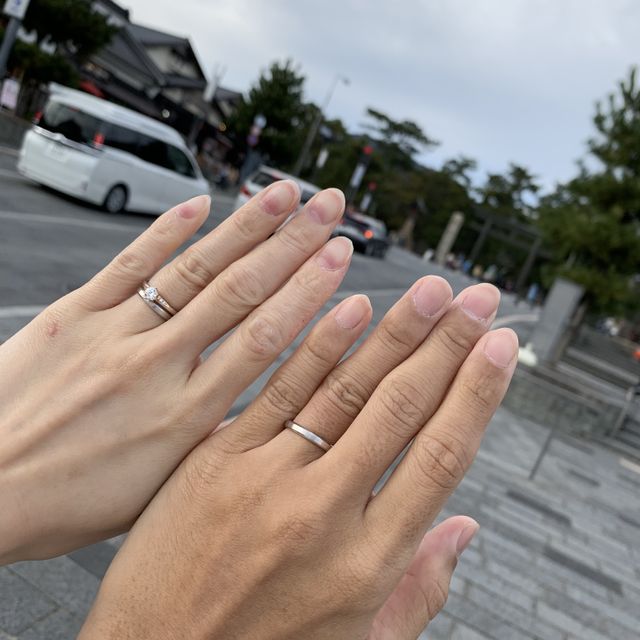 【出雲結(いずもゆい)の口コミ】 指輪のデザインはすごくシンプルで、自分たちはマット加工した指輪を購入…