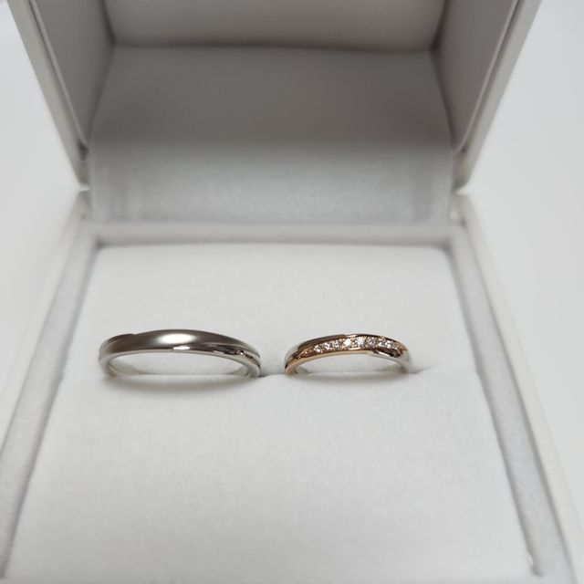 【JKPLANET(JKプラネット)の口コミ】 単色ではなく２色使いで、彼のマットが良い。という意見と私のピンクゴー…