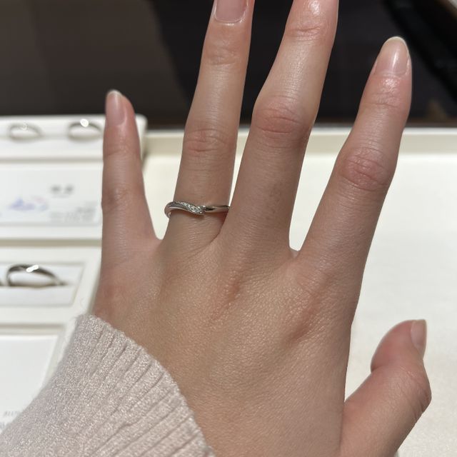 【俄(にわか)の口コミ】 指輪のデザインが桜をイメージされている女性の方は桜の花びら、男性の方…