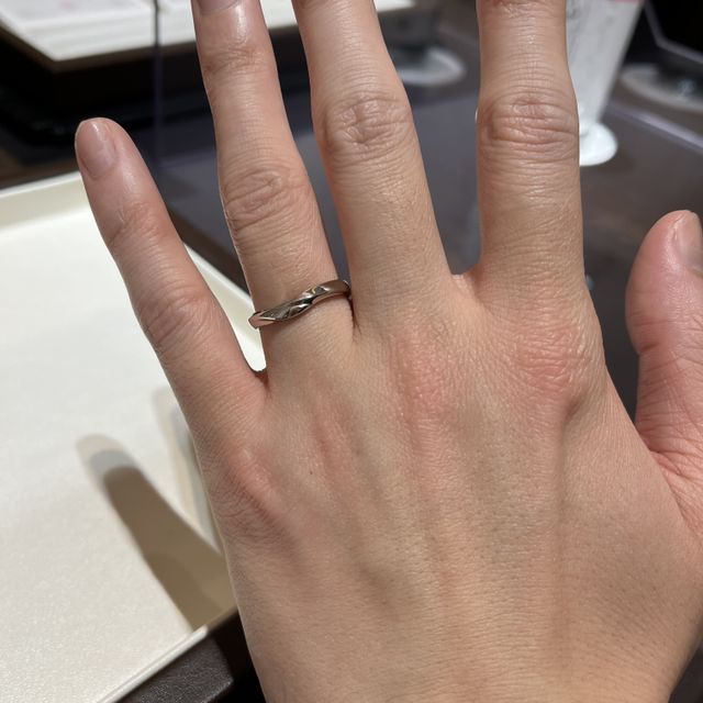 【俄(にわか)の口コミ】 指輪のデザインが桜をイメージされている女性の方は桜の花びら、男性の方…