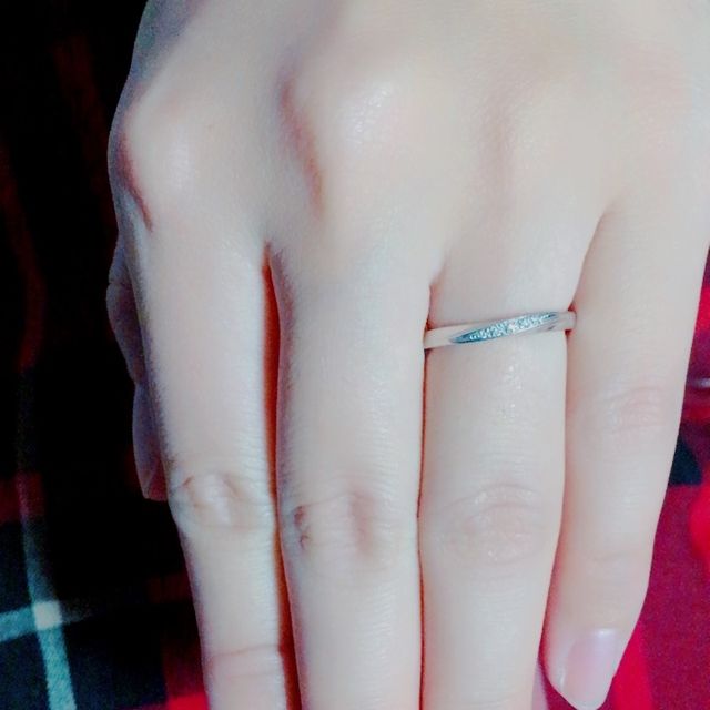 【4℃ BRIDAL(ヨンドシーブライダル)の口コミ】 あまり派手なデザイン（大きな石や細工のしてあるもの）が好きではないの…