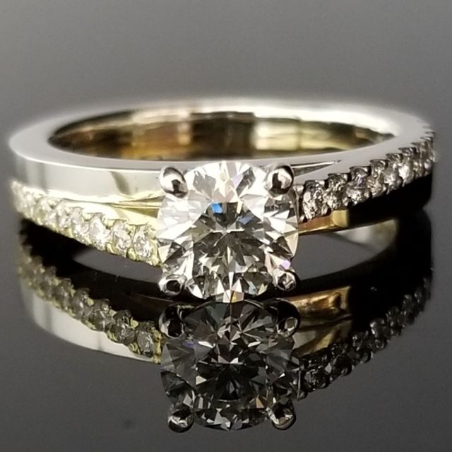 圧巻の輝きの婚約指輪